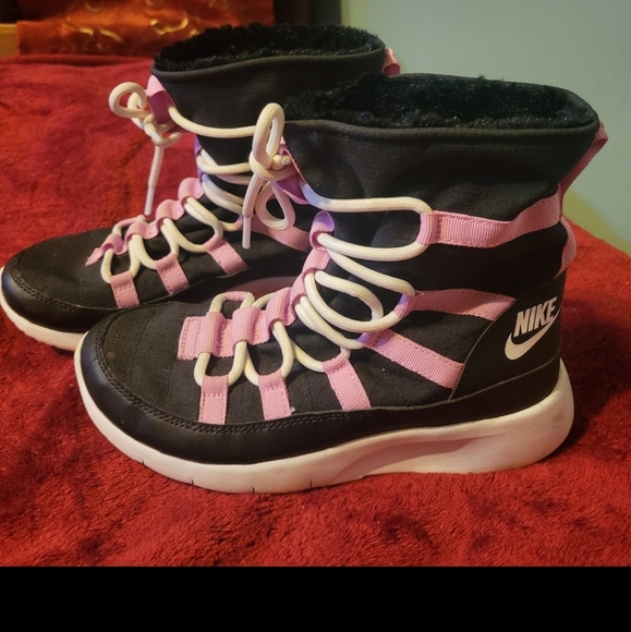 Nike Venture Black Pink Faux Fur Lining Youth Boots Shoe sz 3.5 - Picture 4 of 8